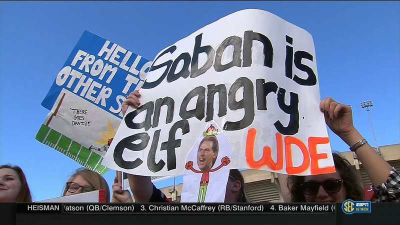 Illustration for article titled Stoops Rhymes With Poops: Your Stillwater College GameDay Sign Roundup